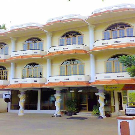 Sri Devi Comforts Hotel Chikmagalūr Екстериор снимка