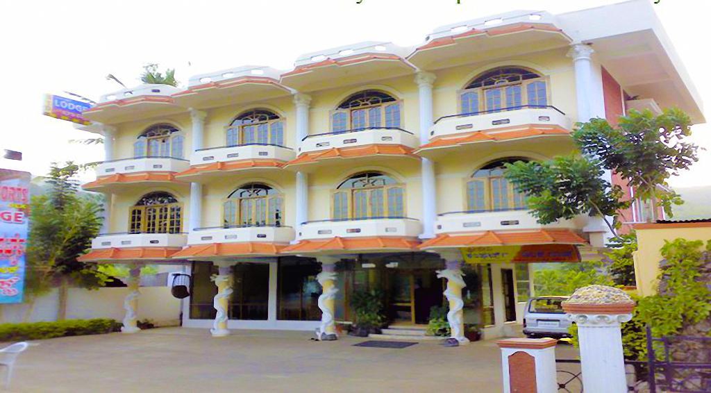 Sri Devi Comforts Hotel Chikmagalūr Екстериор снимка